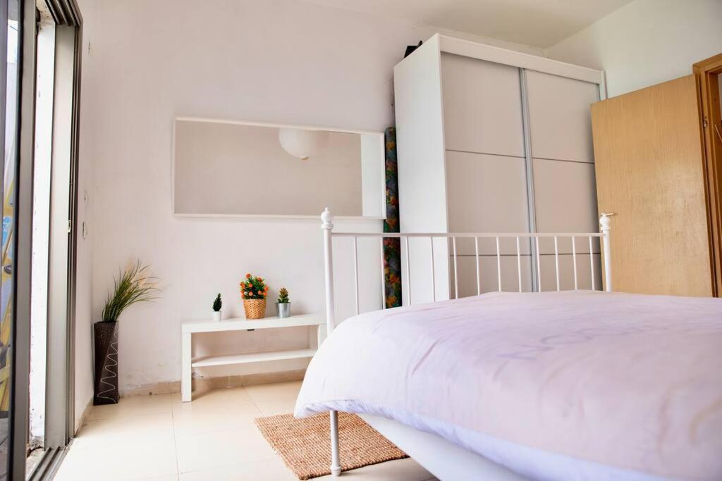 Homey Apartment Near The Beach Hadera Exterior foto