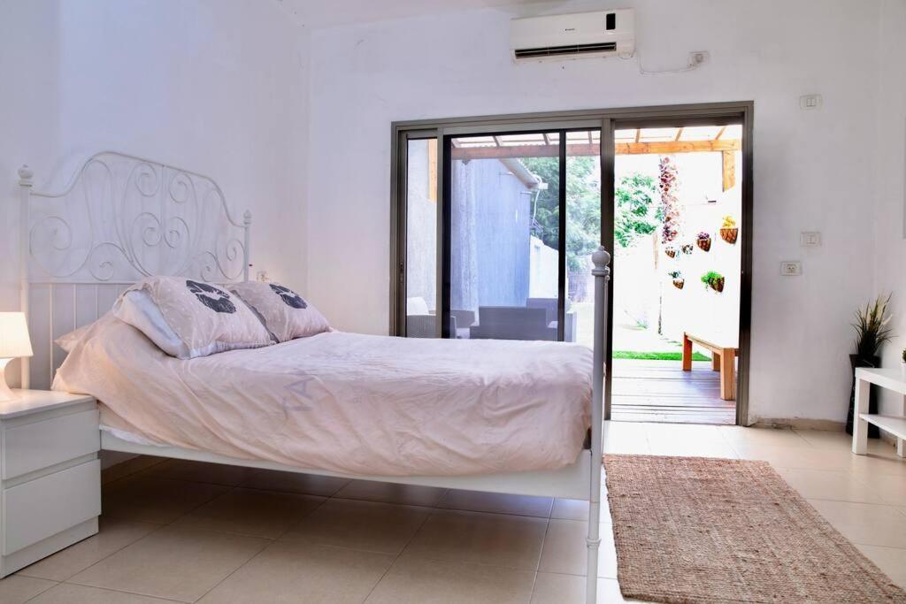 Homey Apartment Near The Beach Hadera Exterior foto