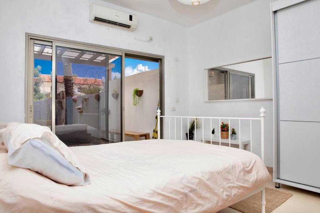 Homey Apartment Near The Beach Hadera Exterior foto